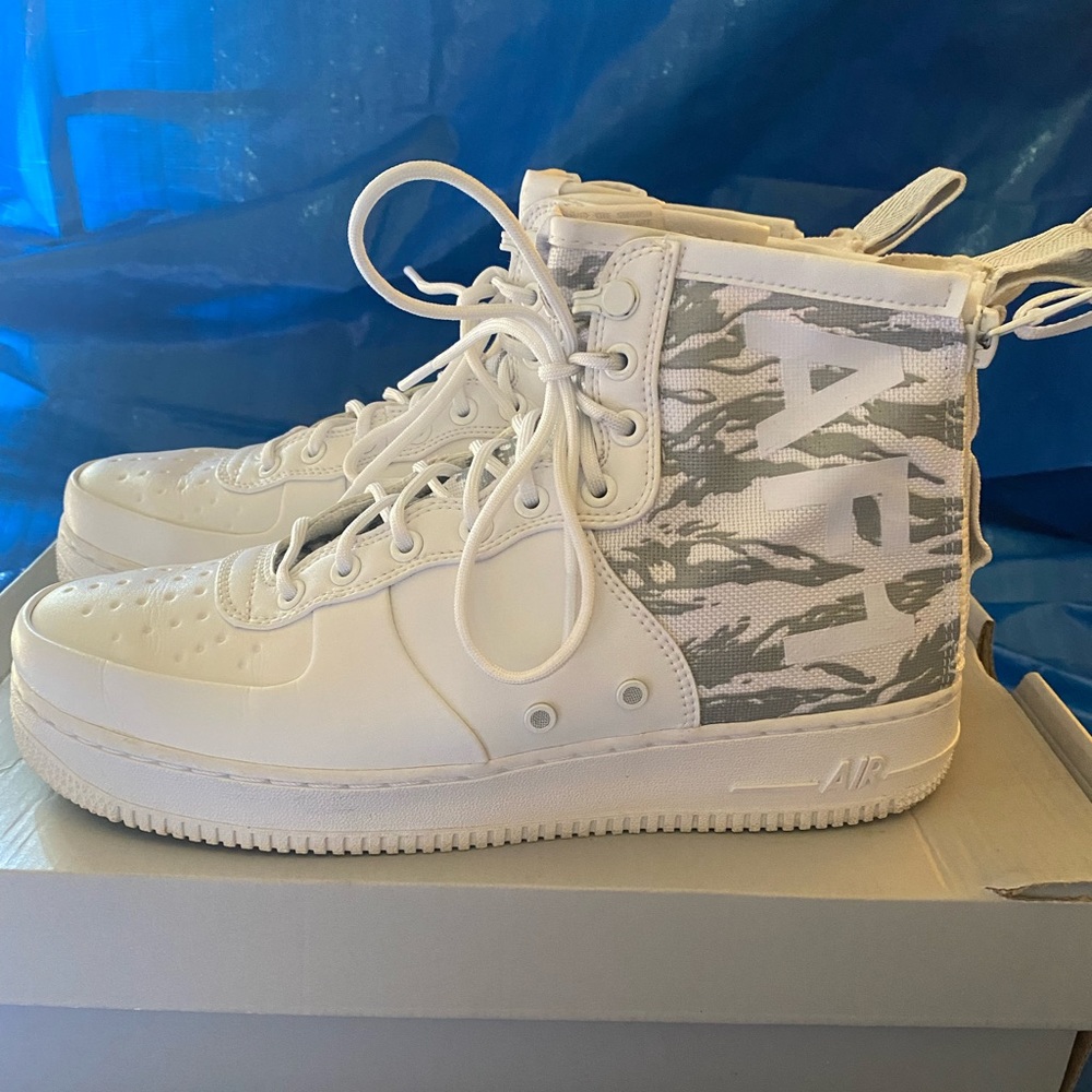 Men’s sneaker